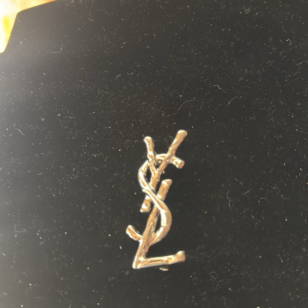 Brooch silver-tone YSL logo pin signed in back - Picture 2 of 4